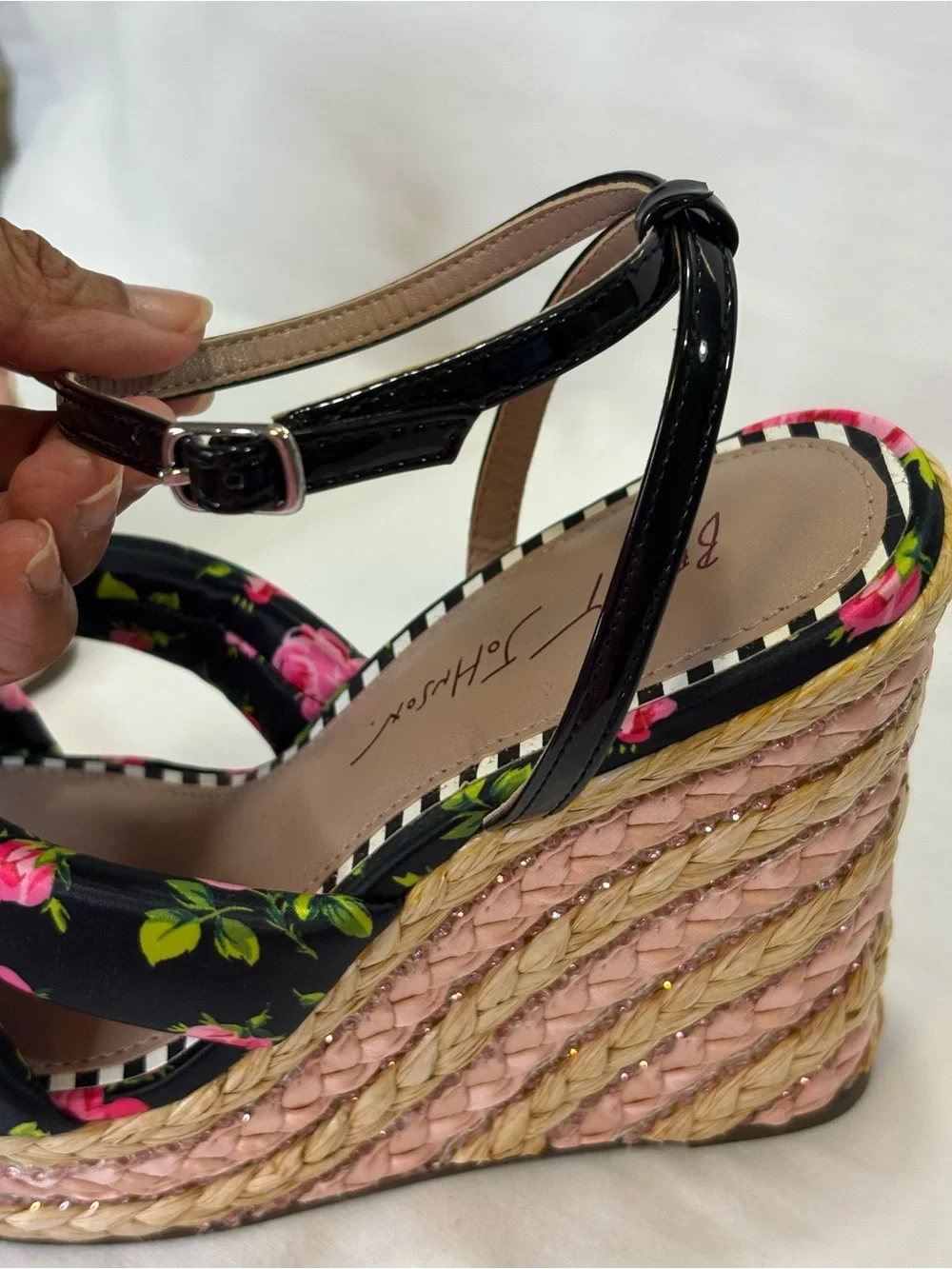 NWT BETSEY JOHNSON “Pansies” Floral Black Pink Wedge Sandals Ankle Strap 8 $149